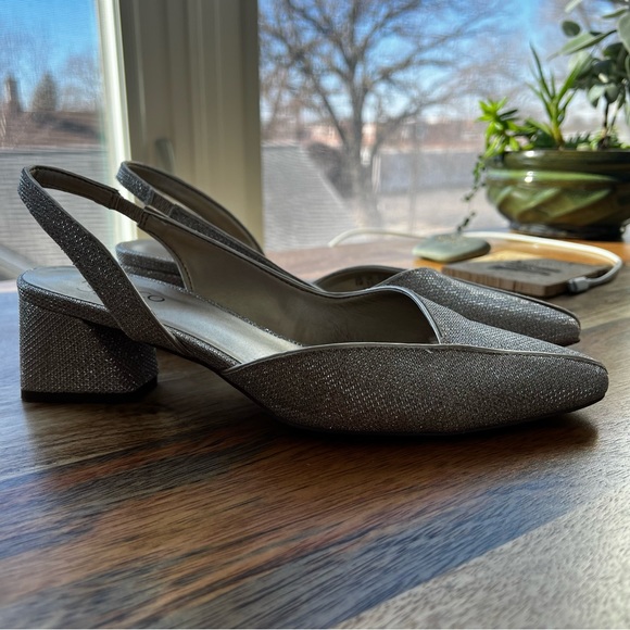 Franco Sarto Gold Shoes - Picture 3 of 9